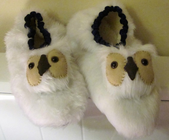 Snowy Owl Slippers, White Owl Slippers, White Faux Fur Slippers, Made to Measure, Gender Neutral, Gift for Her, Gift for Him, Cosy Footwear.