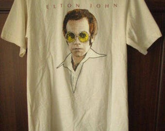 ELTON JOHN Greatest Hits Mens Graphic T-Shirt Size M Used