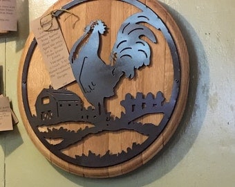 Handcrafted Wine Barrel Head turned into a gorgeous Rooster Display. Great for the kitchen or dining room!