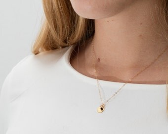 Collier Loly médaille personnalisable initiale et pierre semi précieuse fine onyx palqué or gold filled