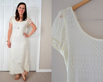 White crochet style vintage maxi dress / Maxi dress with sleeves / Rounded neck long dress with scoop back / Lined maxi dress size S/M