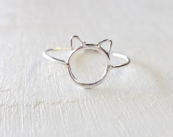 Cat Poison ring Sterling Silver and diamond eyes with mouse.