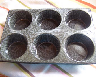 Vintage Gray Graniteware Muffin Tin, 6 Count, Cupcake Pan, Bakeware, Photo Prop, Farmhouse Kitchen, Rustic