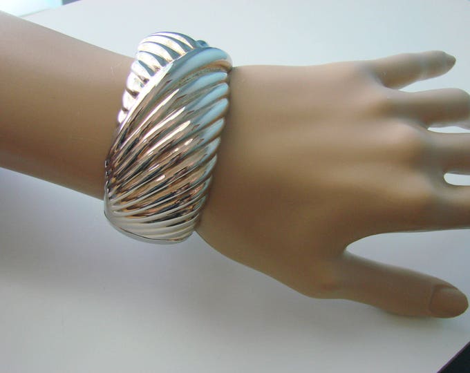 Chunky Bangle Bracelet / 80s Vintage / Textured Silver Tone / Wide / Jewelry / Jewellery