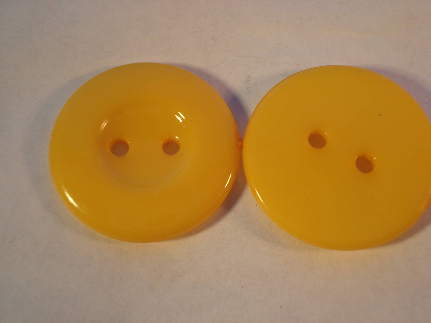 21mm Dark Yellow Acrylic Sewing Buttons, Dark Yellow Plastic Buttons, 2
