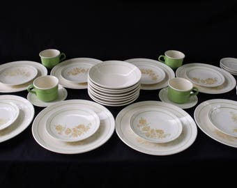 Anchor Hocking Painted Daisy 8 Place Sets 40 Pieces