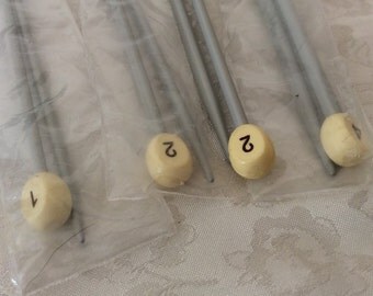Leisure Arts, Made in England, Knitting Needles, Single Point, 10 Inch, Grey Aluminum, Small Lot, 4 pairs, Sizes US1 thru US4