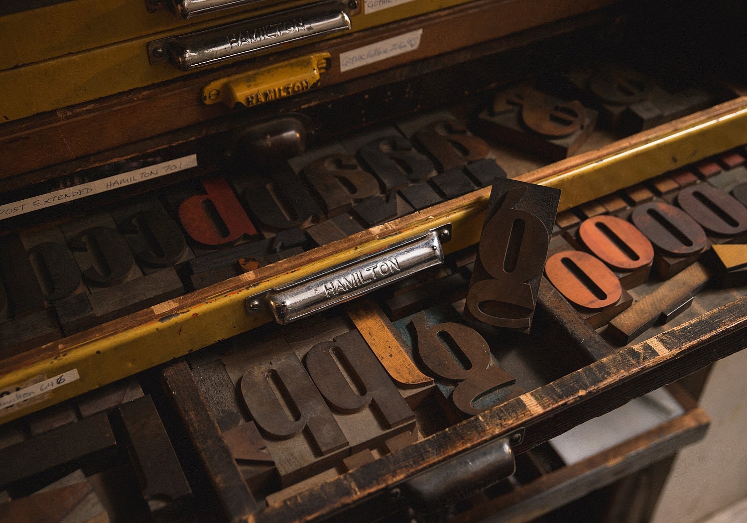 Wood type inside a Hamilton type case Wood type inside a Hamilton type case