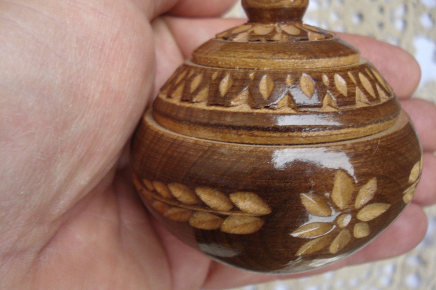 Salt and pepper box/Vintage wood carved box spices / Wood