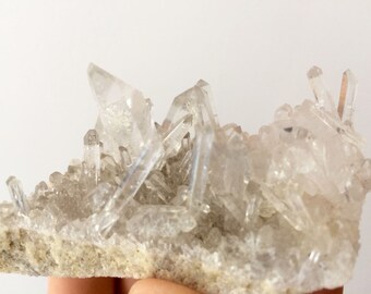 Small Crystal Quartz Geode / Arkansas Clear Quartz Cluster for Reiki, Meditation, Healing Stone, Magic, Yoga / CQ106
