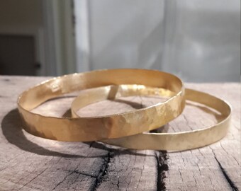 Gold hammered bangle bracelet, minimalist bracelet, basic gold bangle, gold bridal stacking bracelet, simple gold bracelets, gift for women