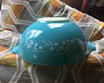 Vintage Pyrex Hard to find 443 Blossom Breeze-REDUCED!!!!!