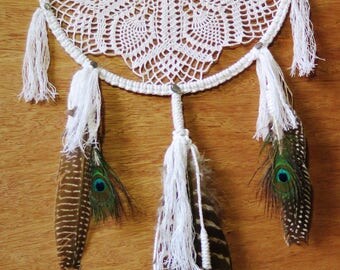 Handmade Crochet Dreamcatcher with natural feathers - Attrape rêve crochet fait main avec plumes naturelles