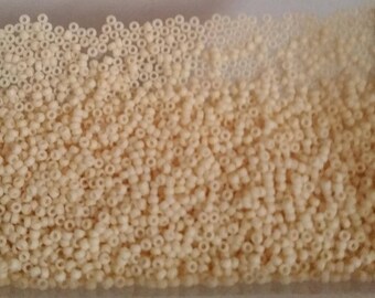 20gs Size 15/0 Miyuki Seed Beads Col No 2022 - Matte Opaque Antique Beige