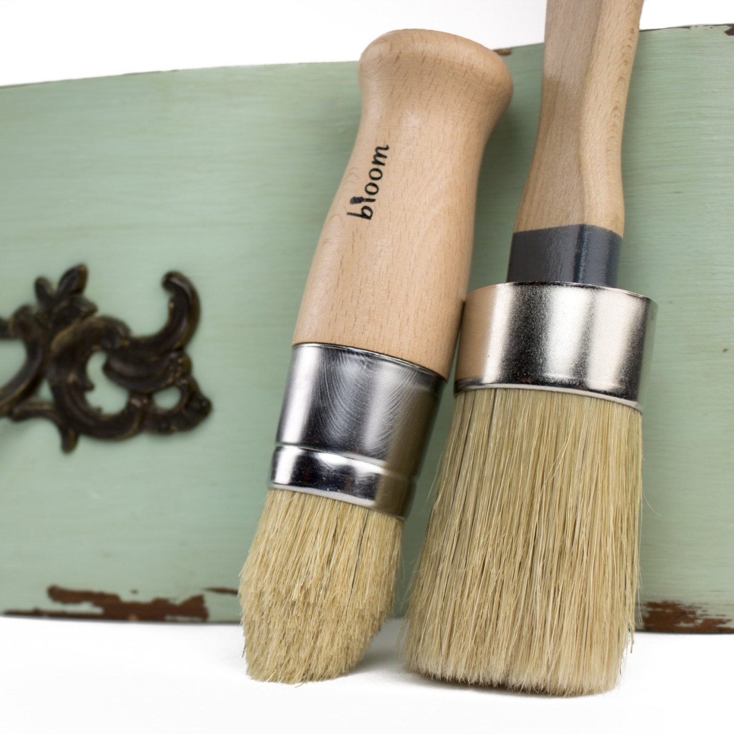 What is the best brush to apply chalk paint