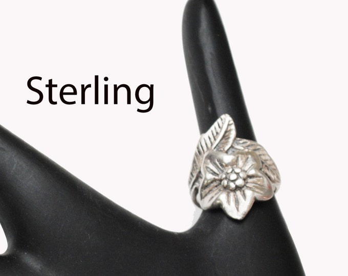 Sterling Flower Ring - Sterling silver floral - size 7