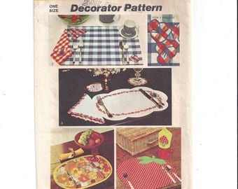 Simplicity 5473 Pattern for Place Mats, Napkins, Coaster, Napkin Ring & Transfers, from 1972, Vintage Pattern, Home Decorator Pattern