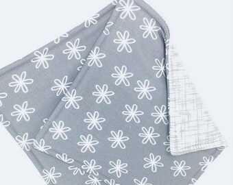 Gray Pot Holders, Set of 2 Gray Daisies Potholders, White and Gray Kitchen Decor, Grey Pot Holders, Grey Hot Pads, Modern Kitchen Decor