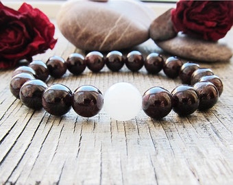 Garnet bracelet Beaded bracelet Women Gift for her January birthstone Inspiration bracelet Heart Chakra bracelet Aries birthstone mothers