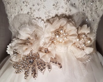Ivory bridal sash, bridal flower sash, wedding belt, bridal head decor, rhinestone sash, wedding dress sash, ribbon belt, beige flower belt