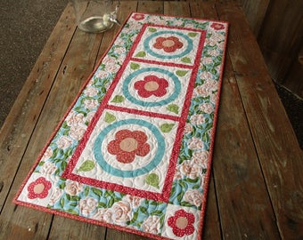 Spring Summer Table Runner, Country Quilted Table Runner, White,Red Blue Flower Raw Edge Applique Runner, Cottage Chic Outdoor Dining