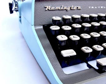 Vintage Remington Travel-Riter Deluxe typewriter machine