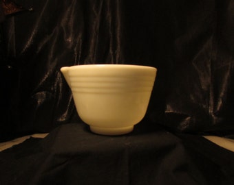 Vintage Milk White Pyrex Hamilton Beach Mixing Bowl with Pouring Spout