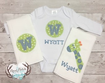 Personalized Baby Boy Giraffe Bodysuit and Burp Cloths, Monogrammed Baby Boy Giraffe Gift Set, Baby Boy Gift, Baby Shower Gift Set
