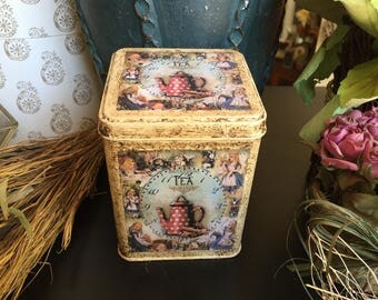 Alice in Wonderland Keepsake Tin. Keepsake Box. Treasure Tin. Trinket Tin. Alice in Wonderland Decorated Tin. Alice in Wonderland Tin Box.