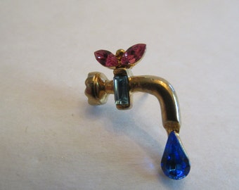 Adorable Vintage Gold Tone & Rhinestone Faucet Tac Pin