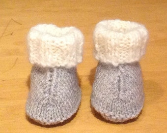 Baby booties for 0 - 6 months / Hand knitted baby boots