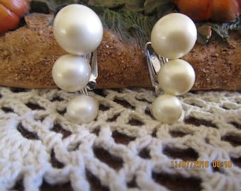 Vintage Signed VOGUE PEARL EARRINGS, Faux Pearl, Vogue, Clip Earrings, Bridal Jewelry, Wedding