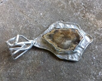 Fossil pendant. In silver 925. Silver pendant with fossil. Handmade silver jewellery. Fossil jewellery. Wood fossil necklace.