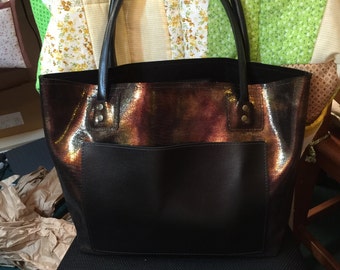 Leather tote in black & gold