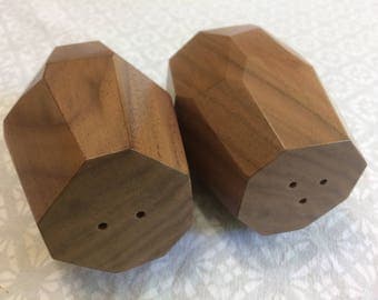 Walnut Wood, Salt and Pepper Shaker Set, hand made (new)