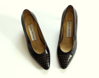 80s 90s Evan Picone pumps, black leather with tiny gold studded toes . pointy toe low heel, womens size 7