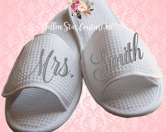 BRIDE slippers , bridal party slippers, bridesmaid slippers , bridesmaid gifts , waffle slippers , spa slippers