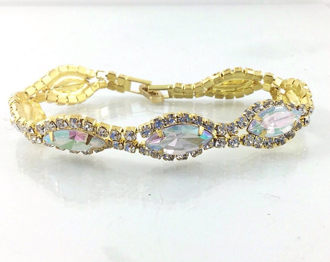 Vintage Rhinestone Aurora Borealis Bracelet. Super Sparkly light Pink Mauve rhinestone bracelet. AB Pink blue bracelet. Clear rhinestone