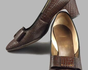 Vintage Naturlizers Faux Reptile Pumps Heels with Bow Front Size 6.5 MidCentury Style