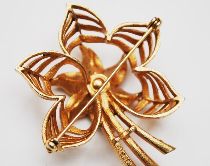 Gold Flower Brooch - Signed Lisner - Mid - Century - Floral pin