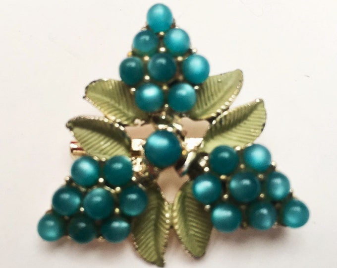 Turquoise Berry Flower brooch- Moonglow lucite - Green enamel - Mid Century - Gold - Floral Pin