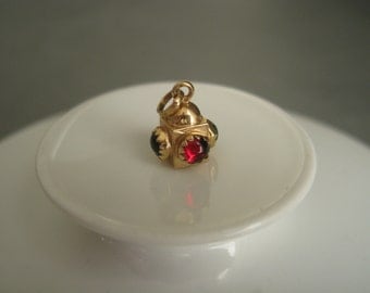 Mid century lovely 18 karat solid gold 'traffic light' pendant/charm.