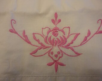 Pillow case with tatted edging