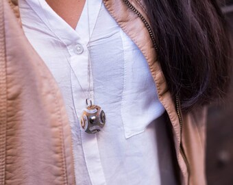 Pendentif nacre ronde avec une demi-perle de Tahiti (#)