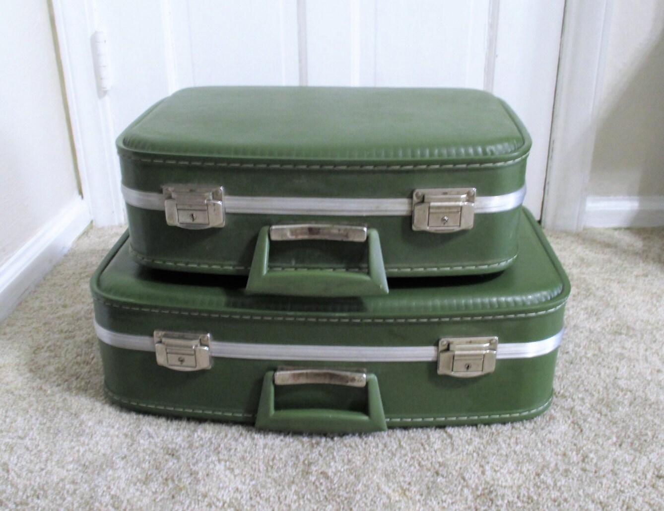 Vintage Green Hard Shelled Suitcase Set 2