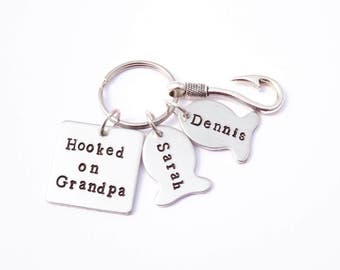 Grandfather gifts - Grandpa fishing gift - Dad gift with kids names - Grandkids names - Fathers day gift - Hooked on papa - Fishing keychain