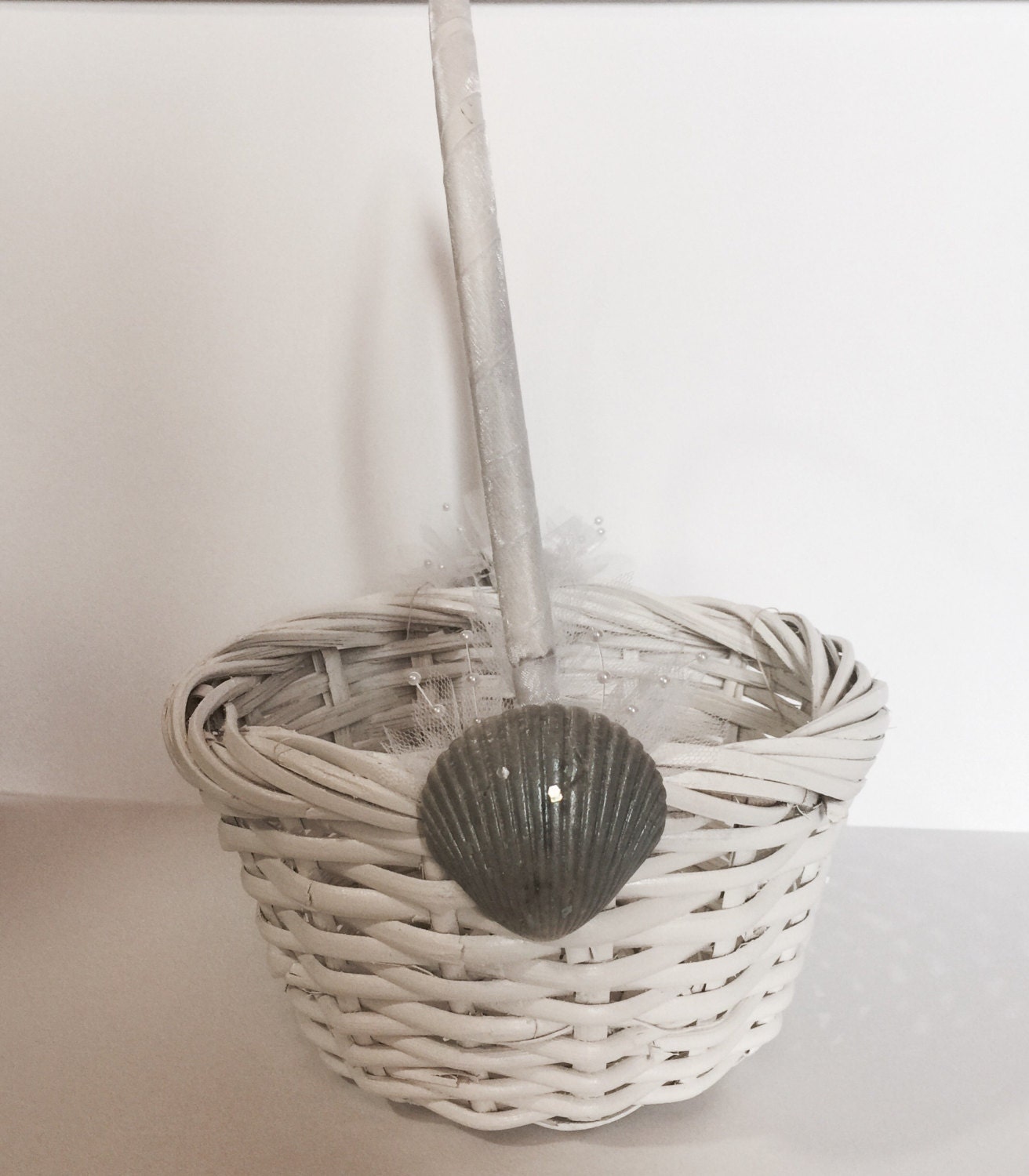 Small white coastal basket with seashells and tulle Wedding