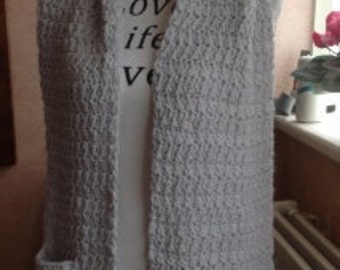 Crochet scarf with pockets
