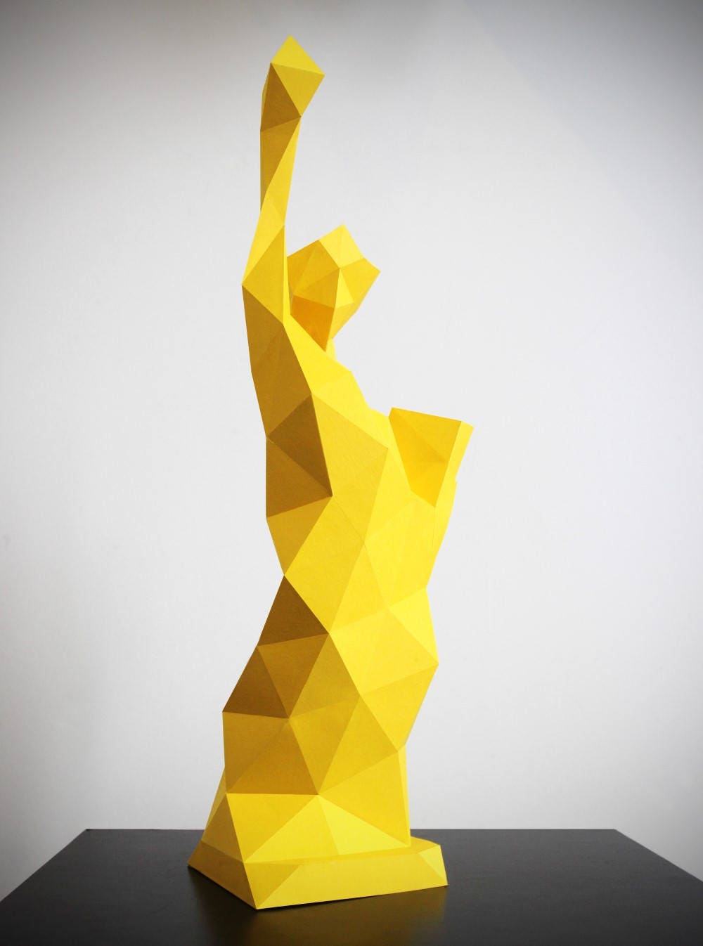 Statue Papercraft PDF template and instructions Table Lamp