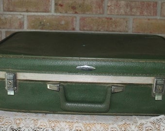 Vintage Green Featherlite Luggage-Green Suitcase-Vintage Case-Green Luggage-Wedding Decor-Man Cave-Farmhouse Decor-Travel Case